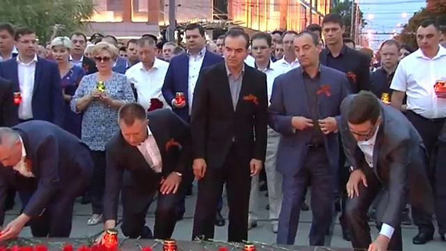 Вениамин Кондратьев принял участие во всероссийской патриотической акции «Свеча памяти».mp4