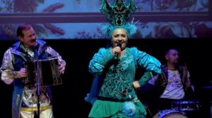 Гармонист. Поет Елена Бахромкина.