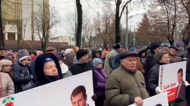 Протестующие пришли к парламенту Молдавии