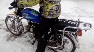Катаемся зимой на мопеде Альфа