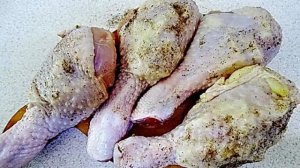 Куриные голени с чесноком на сковороде