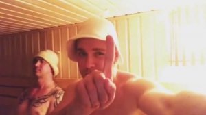 Михаил Игонин "греет" публику интересными видео