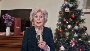Вера Васильева поздравляет с Новым годом и Рождеством!