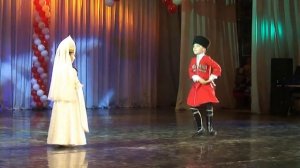 Адыгейские танцы. Выступление Самира и Эланы..MP4