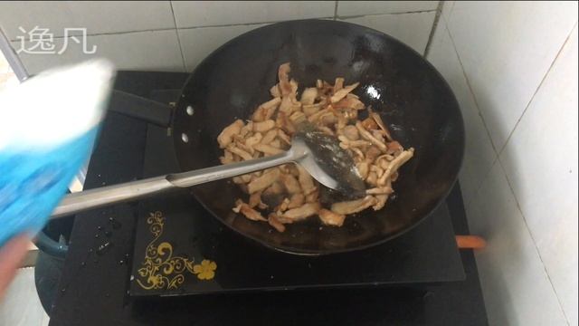 芹菜炒肉的家常做法，地道的家乡湖南口味！