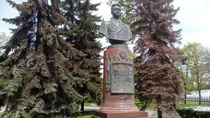 Памятник летчику - истребителю Великиой Отечественной войны Попкову В.И.
