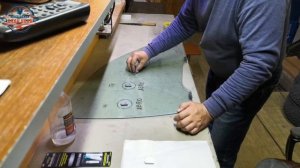 Какой клей выбрать для крепления держателя салонного зеркала. Клеим держатель на лобовое стекло.