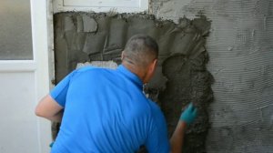 Имитация камня на фасаде прихожей