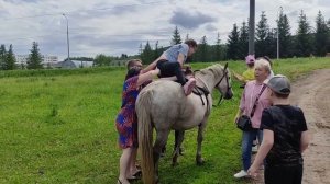 Группа детей посетила конеферму в гафурийском районе курорт Красноусольск