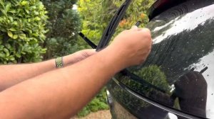 Installing a rear wiper blade on a BMW X5 F15 2014 2015 2016 2017 2018