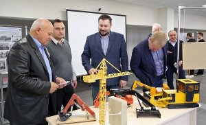Выставка моделей строительно-дорожной техники в ВГТУ