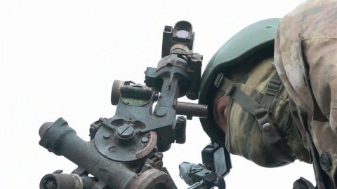 Расчеты РСЗО "Смерч" уничтожают командные пункты украинских националистов, узлы связи и средства ПВО