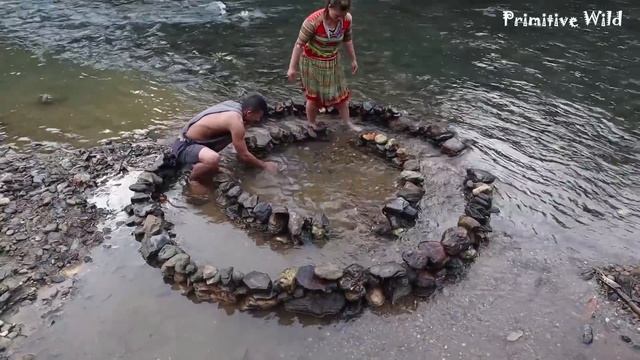 New Primitive: Craft Survival Girl And Find Catch Fish - Cooking LIVING In Bushcraft смотреть онлайн