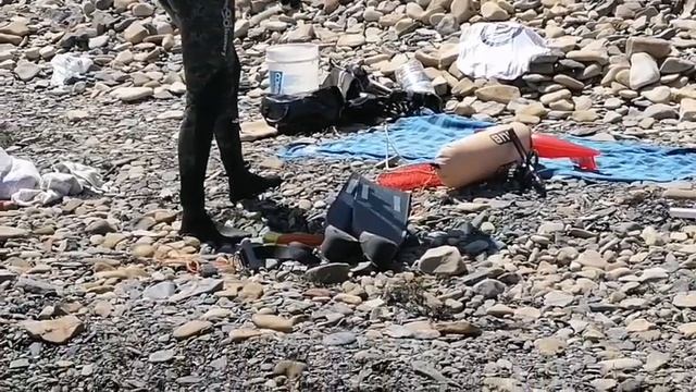 ЖИЗНЬ НА ЯПОНСКОМ МОРЕ | КУПАЕМСЯ И ЛОВИМ РАКУШКИ НА РУССКОМ ОСТРОВЕ смотреть онлайн