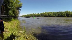 БЕШЕННЫЙ КЛЕВ , ОДНА ЗА ОДНОЙ.Первый улов на спиннинг. Поймал огромного САЗАНА. 3 серия