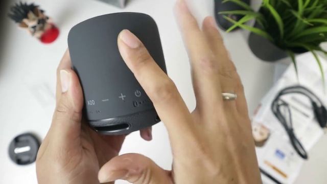Sony SRS-XB10 Unboxing & Test - Wireless Speaker Mungil Bass Nendang Abis! смотреть онлайн