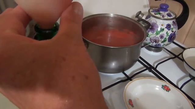 Томатный сок на зиму в бутылках с соляным затвором.