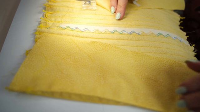 Декор лапками BERNINA ? | Шьём платье с использованием лапок BERNINA #46C и устройства для защипов смотреть онлайн