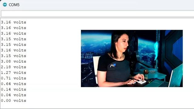 Bend LEDs to Your Will With POTENTIOMETERS (Beginner Arduino Tutorial) смотреть онлайн