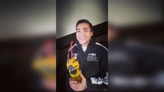 Тендерлибае обидела фанатку | Бой Милохина и Жёлудя смотреть онлайн