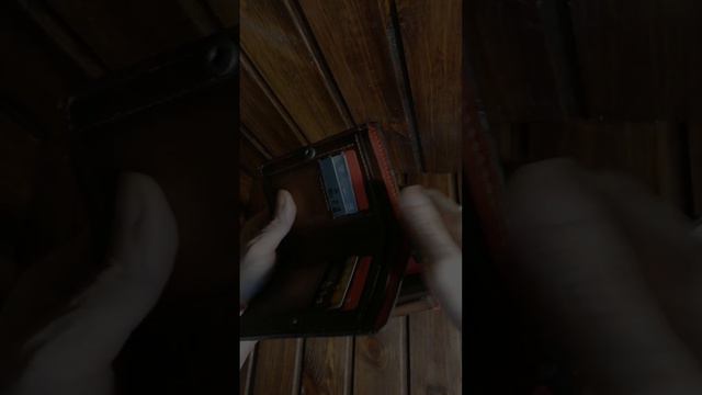 Большое портмоне с темляком.