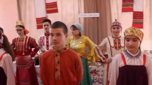 Дефиле национальных костюмов в Суук-Чишминской школе. ШКОЛЬНАЯ ФОЛЬКЛОРИАДА.