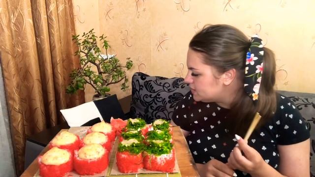 Мукбанг! СУШИ ? запеченные РОЛЛЫ Пробую первый раз ролл, признавайтесь в своих чувствах!