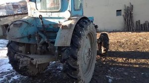 Трактор Т-40 АМ проверяет тормозную систему