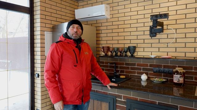 Вместительная БАРБЕКЮ зона с МАНГАЛОМ, КАЗАНОМ и МИНИ РУССКОЙ ПЕЧЬЮ