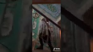 ВАУУ! "Версаль" в простом подъезде сделал пенсионер! История из жизни