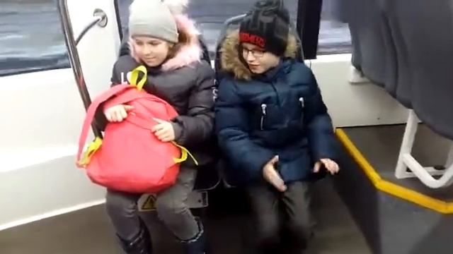 Я увидела трамвай две собака 🐶 смотреть онлайн