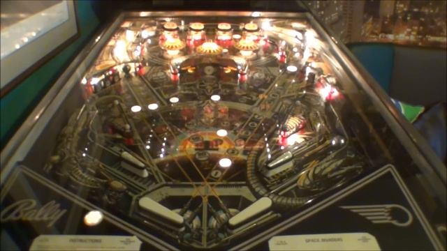 1979 Bally Space Invaders Pinball Machine смотреть онлайн