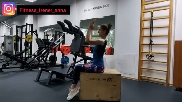 Фитнес в офисе. Упражнения при сидячей работе. смотреть онлайн