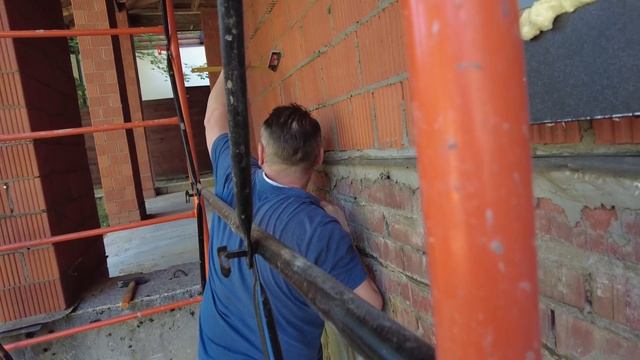 Подготовка дома к приклейке утеплителя, элемент примыкания с сеткой, провеска фасадов шнурками