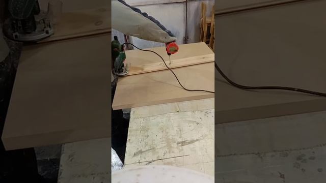 Простой стол на точёной ножке своими руками за 16 минут. Do-it-yourself solid wood table смотреть онлайн