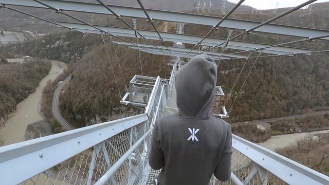 ВИКА УПАЛА С МОСТА. СОЧИ #1. MAVRIN. VIKI FELL FROM THE BRIDGE. SOCHI #1 смотреть онлайн