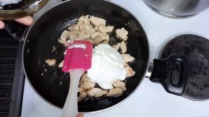 Курица в сметане на сковороде. Быстрый ужин. Что приготовить из курицы.