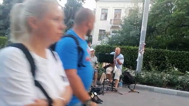 Феодосия, лето 2022, уличный бэнд, Joe Dassin — A toi смотреть онлайн