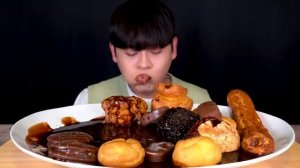 ASMR 크림폭탄 초코폭탄 프로피테롤??크로칸슈 슈크림빵 위에 떨어진 초콜릿 먹방_! Profiteroles Cream Bread With