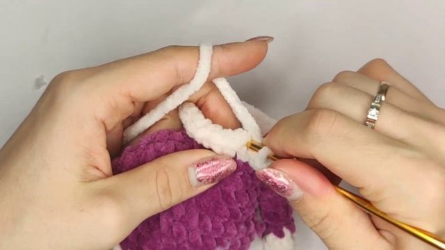 Зайчик крючком за 1 час. Игрушка Кролик из плюшевой пряжи. Вязаная зайка в платье символ 2023 года
