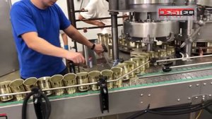 Наполнитель мяса В2 ФНА для дозировки и наполнения мясом металлических банок.mp4