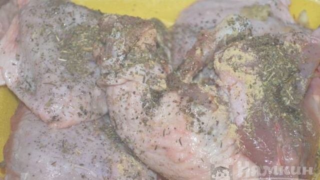 Куриные бедра в пряных травах