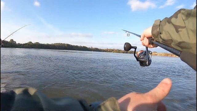 РЫБАЛКА В ЧЕРТЕ ГОРОДА ЖЕРЕХ НА СПИННИНГ ДЖИГ С БЕРЕГА смотреть онлайн