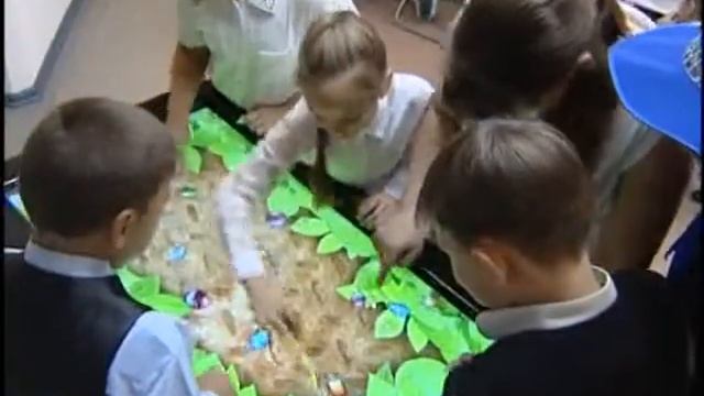 Мир на экране размером 42 дюйма (6+) смотреть онлайн