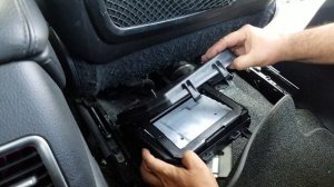 How to Remove Bluetooth Module from Audi Q7 2007 for Repair.