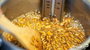 Карамельные конфеты с тыквенными семечками