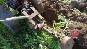 Осеняя вспашка плугом минитрактором из мотоблока салют 2020 27 сент!