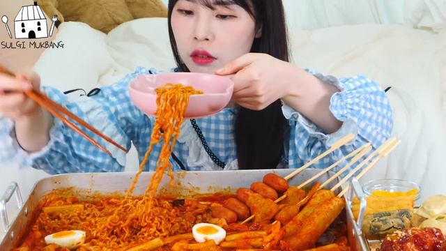 ASMR MUKBANG| 직접 만든 즉석 떡볶이 양념치킨 튀김 먹방 & 레시피 FRIED CHICKEN AND Tteokbokki EATING смотреть онлайн
