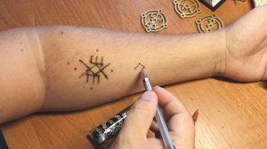 Чем рисовать руны на теле?