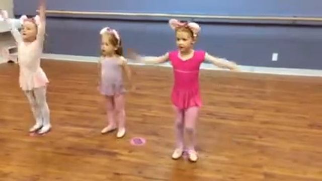 Angelina Ballerina смотреть онлайн